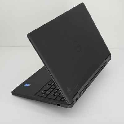 Ноутбук Dell Latitude E5550 / 15.6” / 1366x768 HD / i3-5010U / SO-DIMM DDR3L 4 ГБ / SSD 120 ГБ / Intel HD Graphics 4400 / Класс А-