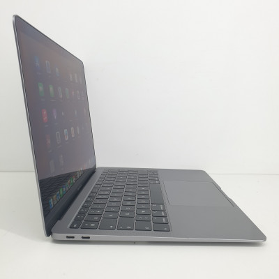 Б/У Ноутбук Apple A1932 ( Intel Core i5 ) FVFZT3N9LYWH / 2560 x 1600 / 8 ГБ / SSD 256 ГБ / Intel UHD Graphics 617 / Класс Б