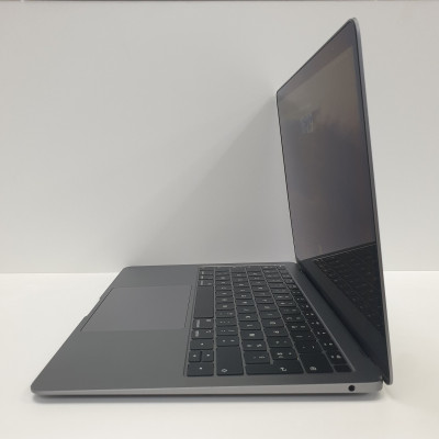 Б/У Ноутбук Apple A1932 ( Intel Core i5 ) FVFZT3N9LYWH / 2560 x 1600 / 8 ГБ / SSD 256 ГБ / Intel UHD Graphics 617 / Класс Б