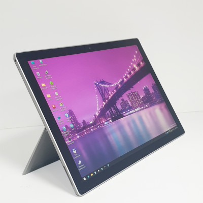 Б/У Планшет Microsoft Surface Pro 5 Tablet 1796 / Touch / 12.3” 2736x1824 / i5-7300U / 8 ГБ / SSD / 256 ГБ / Intel HD Graphics 620 / Класс Б