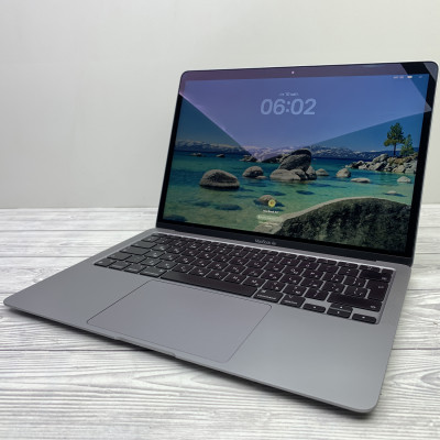 Б/У Ноутбук Apple A2337 ( Apple Silicon ) 2560 x 1600 / 8 ГБ / SSD 240 ГБ / Apple M1 Graphics (8-core GPU) / Класс А-