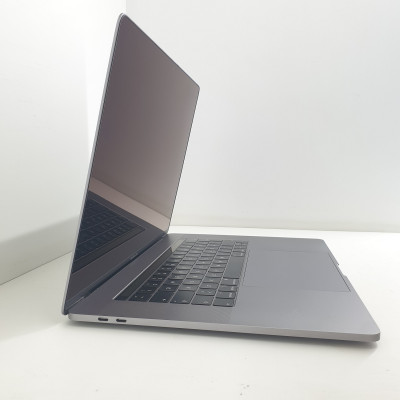 Б/У Ноутбук Apple A1990 ( Intel Core i7 ) C02Z51KHLVCF / 2880x1800 / 16 ГБ / SSD 256 ГБ / Класс Б