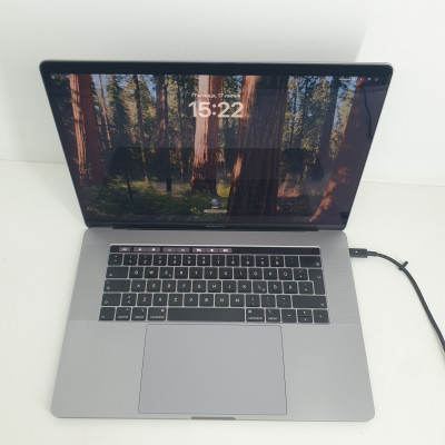Б/У Ноутбук Apple A1990 ( Intel Core i7 ) C02Z51KHLVCF / 2880x1800 / 16 ГБ / SSD 256 ГБ / Класс Б