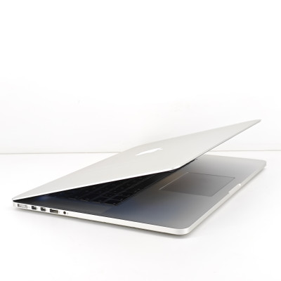 Ноутбук Apple MacBook Pro 15" A1398 Retina ( C02Q35J9G8WP ) 2880x1800 / 16 ГБ / SSD 512 ГБ / AMD Radeon R9 MX370X / Класс А-