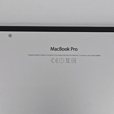 Ноутбук Apple MacBook Pro 15" A1398 Retina ( C02Q35J9G8WP ) 2880x1800 / 16 ГБ / SSD 512 ГБ / AMD Radeon R9 MX370X / Класс А-