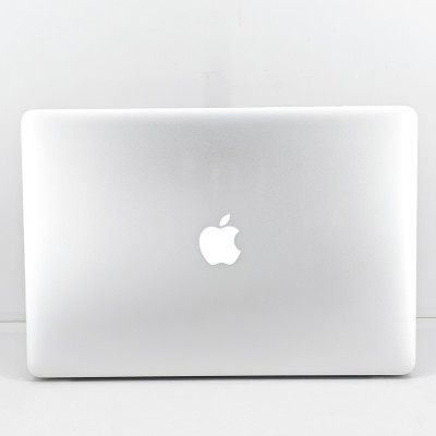 Ноутбук Apple MacBook Pro 15" A1398 Retina ( C02Q35J9G8WP ) 2880x1800 / 16 ГБ / SSD 512 ГБ / AMD Radeon R9 MX370X / Класс А-