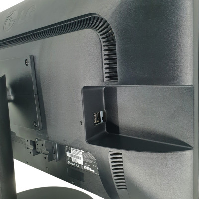 Б/У Монитор 24" LG Flatron E2411 / 1920x1080 FullHD / WLED / TN / 5 мс / VGA, DVI / Класс А /